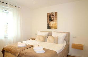 Großes Apartment mit Küche, Dusche, Badewanne, Balkon, Parkplatz vor dem Haus, ruhig gelegen, ADA4 - Foto 3