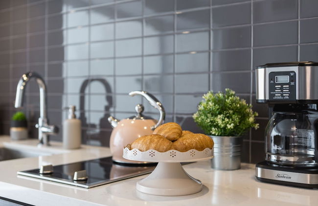 QuickStay - Class in Yorkville (Yonge & Bloor) - Photo 8