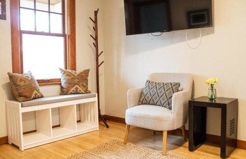 Cute 2-Bed Home, 3 Blocks From Downtown Bozeman, With A Large Yard! - Photo 21