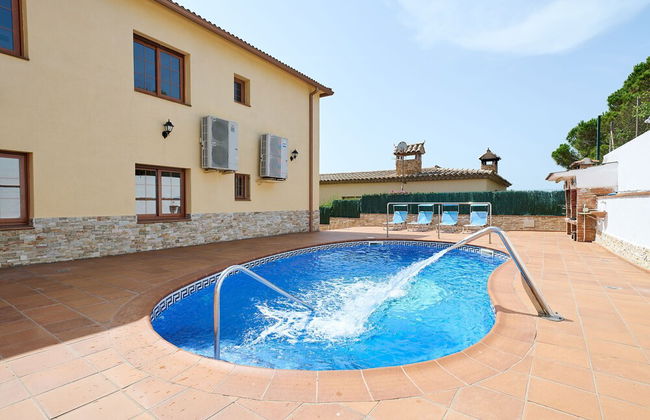 Marina in Blanes With 6 Bedrooms and 4 Bathrooms - Photo 26