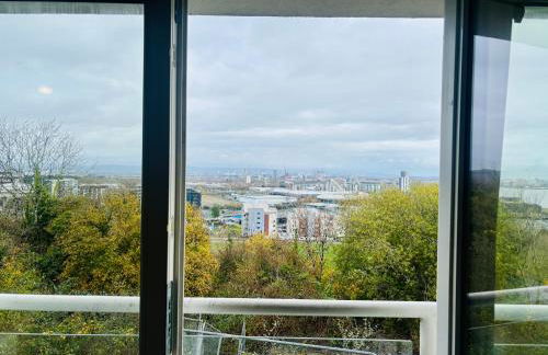 4 bed Townhouse with spectacular views 4 miles from Cardiff 10min drive or train journey to city centre - Photo 15