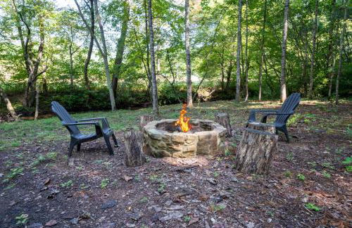 Copperline Lodge - Luxury Creekside Retreat - Creekside Views, Hot Tub, Game Room, Outdoor Fireplaces, Chef Kitchen, Fire Pit - - Foto 71