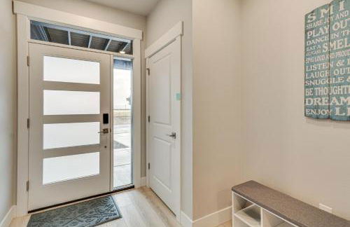 Columbia River Views Spacious Hammond Getaway! - Photo 29