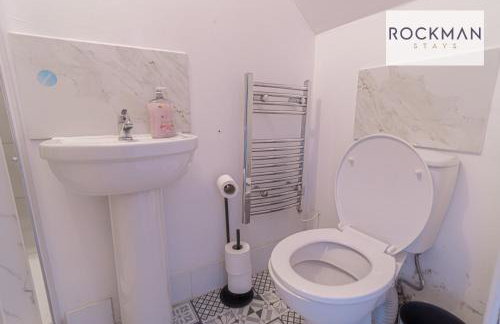 Ten Cromwell - FREE PARKING - Spacious 3 Bedroom Contractor Home - Central Grays Close to Station and Shops - Fast Wi-Fi - Long Term Stays - Foto 11