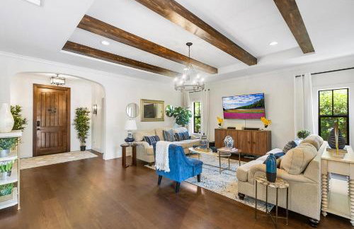 Elegant 4BR Home Guest House Private Yard - Foto 18