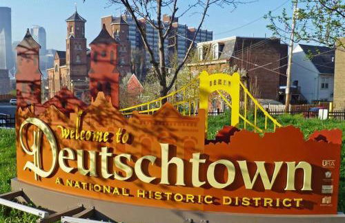 Family-Friendly 4BR Retreat Sleeps 12, Private Yard, Garage, Close to Stadiums, Casino & Downtown - Foto 72