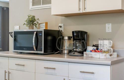 King Suite 2 Full Baths Stocked Kitchen - Foto 8