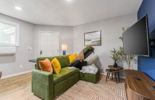 Mid century APT, KING bed + desk - Foto 29