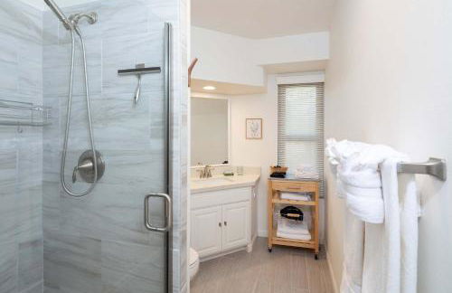 Blacklake Resort Vacation Rental Nestled on the 9t - Foto 15