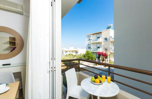 Eltina Hotel - Photo 8