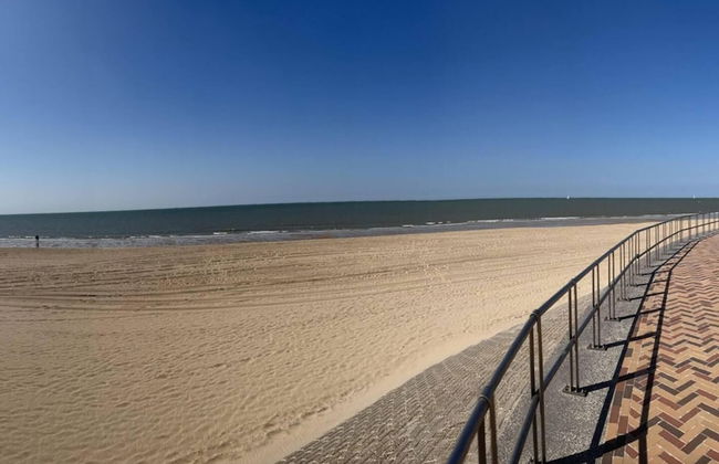 Beautiful 2-bed Apartment in Wenduine - Photo 1