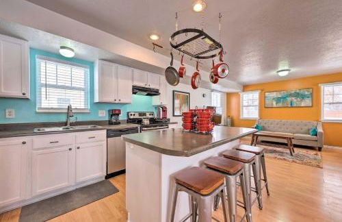 Family-Friendly Logan Farmhouse with Yard and Near USU - Foto 8