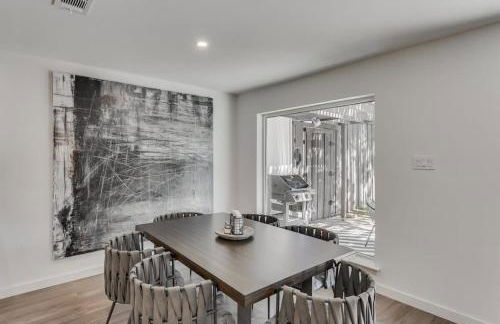 Luxury Home with 5 Bedrooms and Private Pool - Foto 16