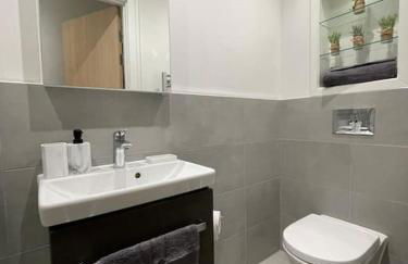 Voyager Haus Apartments, EV Charging Stations, London Heathrow Airport, LHR, Terminal 4, RE-Energise & GO - Foto 40