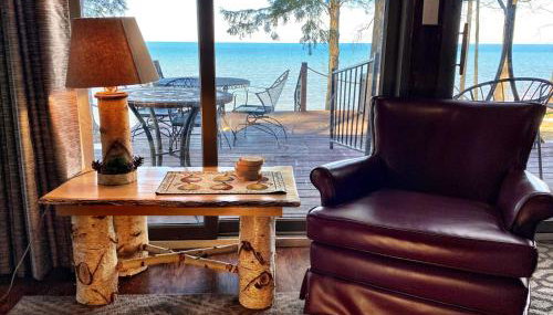 Lakefront Pine Cottage Hot Tub & Fire Pit - Foto 5