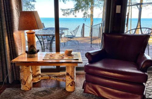 Lakefront Pine Cottage Hot Tub & Fire Pit - Foto 5