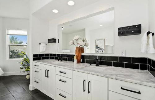 Private Oasis On 2 Acres with Indoor Pool and Theater - Foto 23