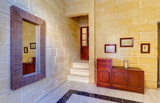 Traditional Maltese Townhouse, Roof Terrace and Views - Photo 7