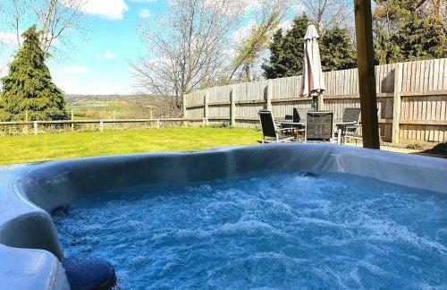 Cosy Home from Home, Private Hot tub, Sunset Views - Foto 1