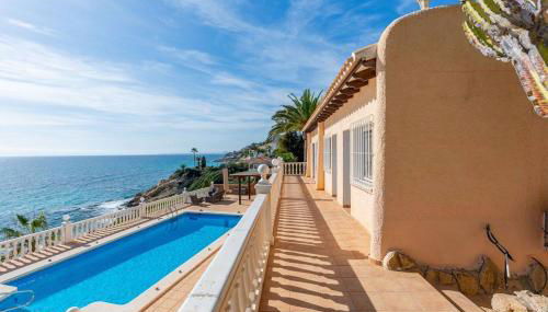 Frontline Villa - Photo 2