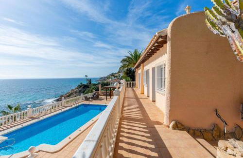 Frontline Villa - Photo 2