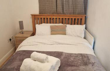 Birmingham City Centre Cosy 2 Double Bedroom Apartment Free Parking Workspace and close to O2 Arena - Photo 8