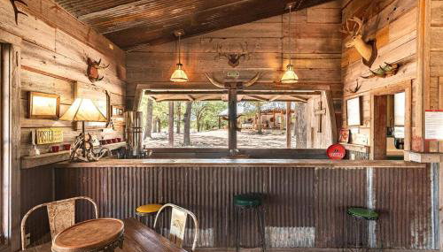 Luxury Airstream Campsite Nestled Beneath Oak Trees Outside of Austin, Texas - Foto 5