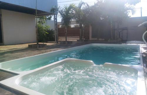 Check-in AUTÔNOMO e Privacidade em Hidro, piscina, casa, garagem até 2, até 3 quartos e 3 ar, 2 banheiros, churrasqueira, máquina de lavar roupas, roupa de cama, todos privativos, insira valor 3 hóspedes e abrimos 2 quartos, já 5 hóspedes usam 3Q - Foto 46