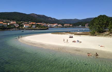 Muros sobre el puerto - Photo 31