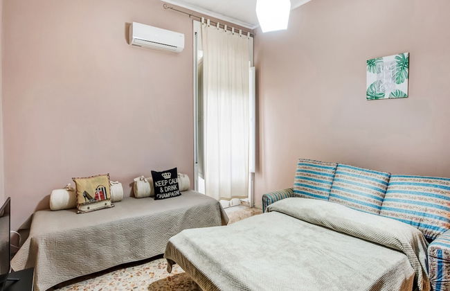 City Apartment w/ Balcony - Foto 4