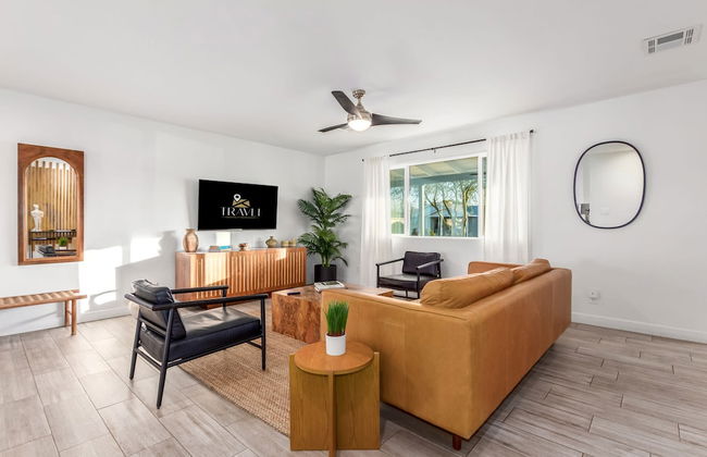 The Melrose ASU Pool Workspace Firepit - Photo 2