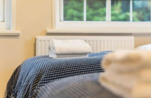 Modern 4 Bed house Ideal for Groups, Contractors near City Airport & O2 Arena, free parking & Wifi included - Foto 11