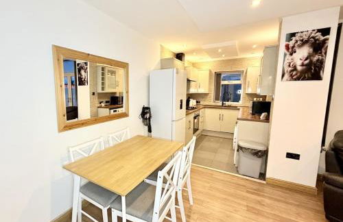 Comfortable 4BR House Ideal for Families & Workers - Foto 39