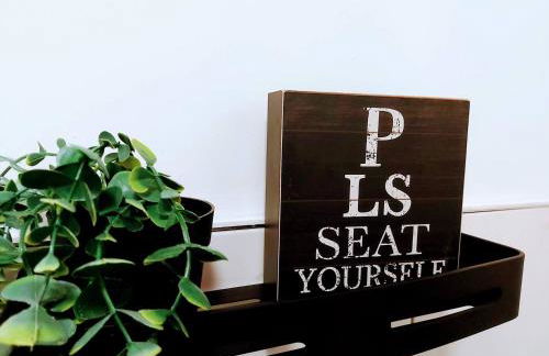 Market Haven Kingsize Studios Town Centre with Netflix, Business & Leisure travellers, multiple units available - Photo 14