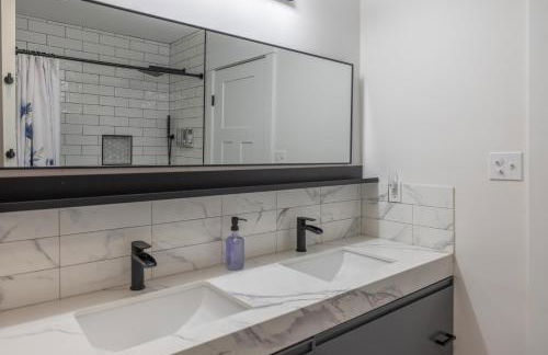 Mid-century Modern Impeccable Remodel with Hot Tub - Foto 17