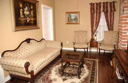 Historic Luxury Two Bedroom Apartment - Photo 3