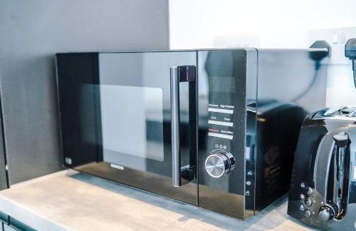 Cohost Partners Cozy Stay Heart of Warrington - Photo 31