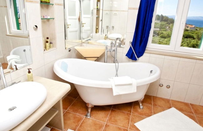 Adorable Villa With Swimming Pool and sea View - Foto 18