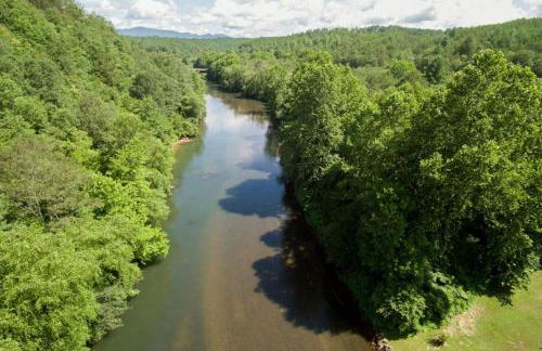 Astounding River View - Outdoor Hot Tub, Volleyball Net, Game Room + More! - Foto 56