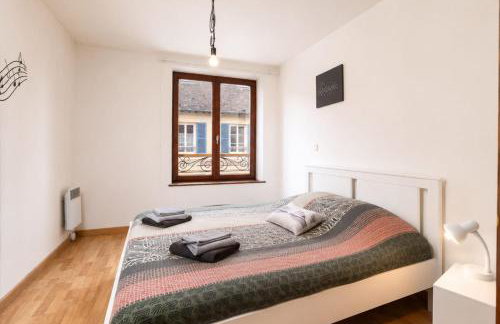 Triplex atypique-Cour intérieure-Commerces à pied - Foto 4