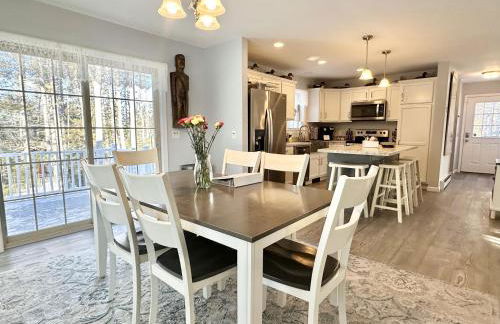 5BR Waterfront Hot Tub Kids Playscape Pets Family Compound! - Foto 10