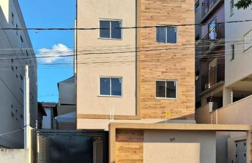 Apartamento em Poços - Varanda com Churrasqueira - Foto 11