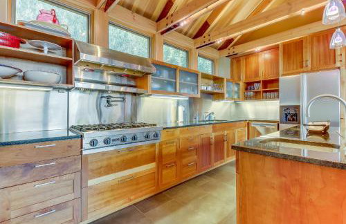 Fidalgo Island Waterfront Stunner - Photo 10