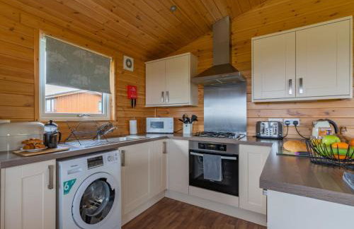 Chalet Loch Leven Lodge 21 by Interhome - Photo 9