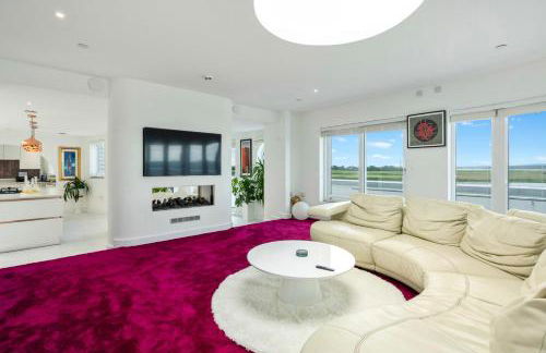 The Penthouse - Marine House - Photo 1