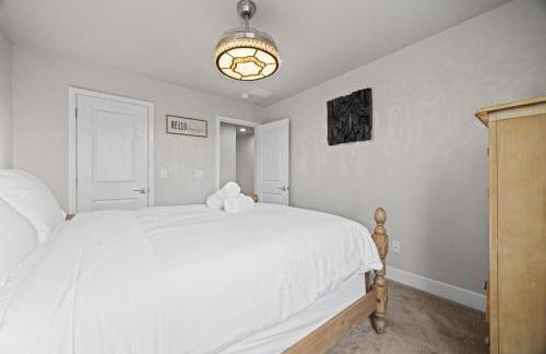 Rooftop Sunset Escape BBQ & Billiards Sleeps 8 - Foto 37