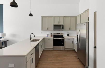 Landing Stylish 2BD Gym Clubhouse - Photo 7