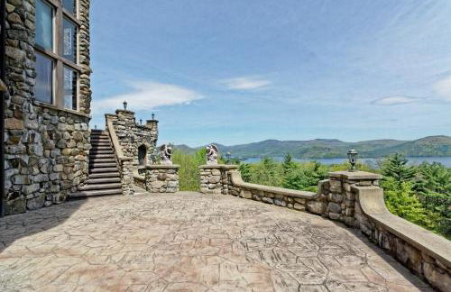 HIGHLANDS CASTLE overlooking Lake George plus 2 other CASTLES & SUITES - Foto 78