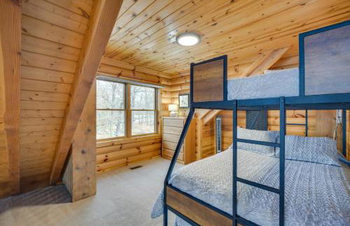 Modern Log Cabin with Rec Room, Steps to Lake! - Foto 20