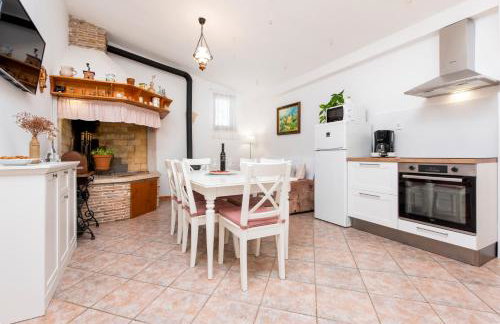 Charming House Nino with a fenced yard - Foto 13